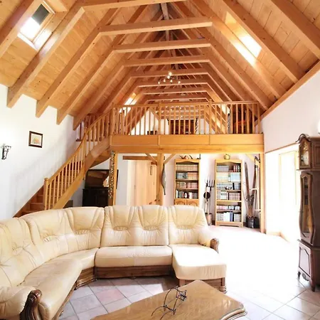 Maison Spacieuse Avec Jardin, Cheminee, Jeux Pour Enfants Et Proche Des Cascades Et Lacs - Fr-1-742-521 Holiday home *