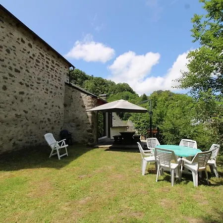 Maison Spacieuse Avec Jardin, Cheminee, Jeux Pour Enfants Et Proche Des Cascades Et Lacs - Fr-1-742-521 *