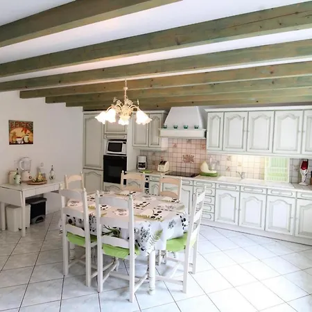 Holiday home Maison Spacieuse Avec Jardin, Cheminee, Jeux Pour Enfants Et Proche Des Cascades Et Lacs - Fr-1-742-521 *