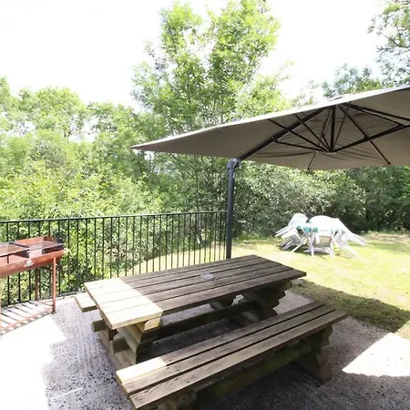 Maison Spacieuse Avec Jardin, Cheminee, Jeux Pour Enfants Et Proche Des Cascades Et Lacs - Fr-1-742-521