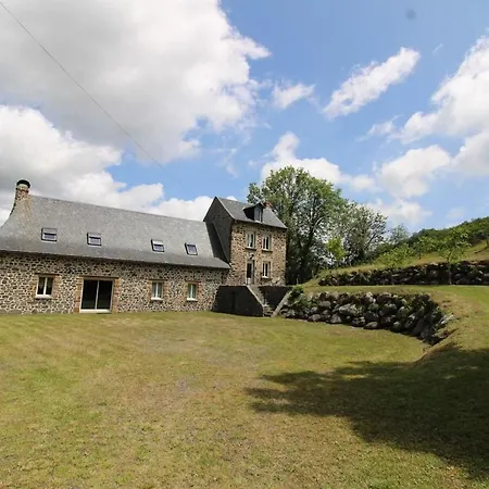 Maison Spacieuse Avec Jardin, Cheminee, Jeux Pour Enfants Et Proche Des Cascades Et Lacs - Fr-1-742-521 *